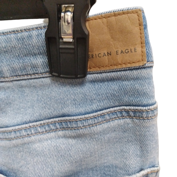 American Eagle Jeans Womens Size 8 Mom Straight Leg Light Wash Distressed - Picture 9 of 11